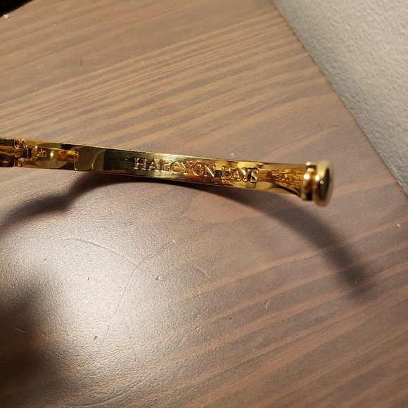 Halcyon Days hinged Bangle - Picture 4 of 4